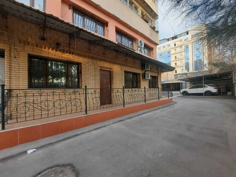 Продаётся офис в центре / Ц-5 Пожарка, Ресторан LaLi