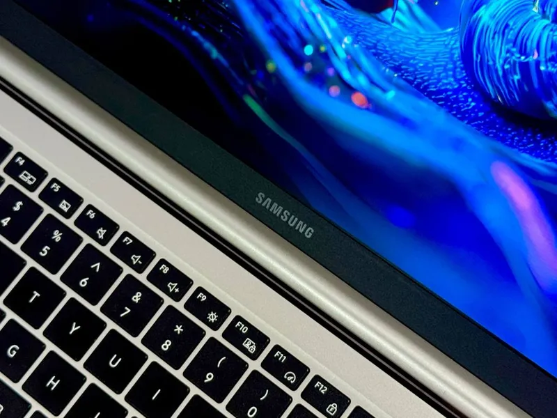 SAMSUNG gAlAxY BOOK NP754XFG exclusive modellardan BIRI 7 SAMSUNG gAlAxY BOOK NP754XFG exclusive modellardan BIRI 7