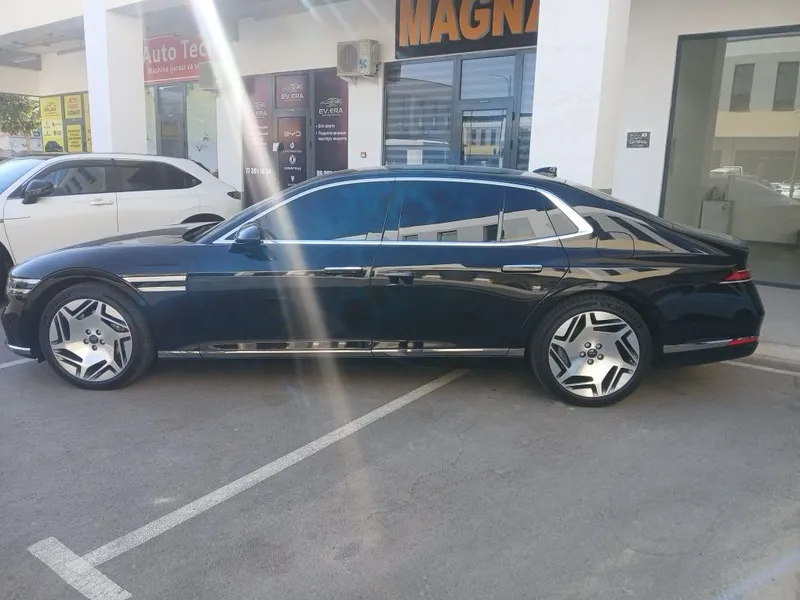 Genesis G90 premium awd 9 Genesis G90 premium awd 9