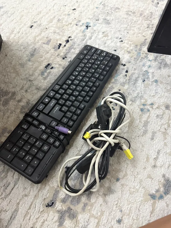 Компьютер SAMSUNG для запчасти клавиатуры работает 4