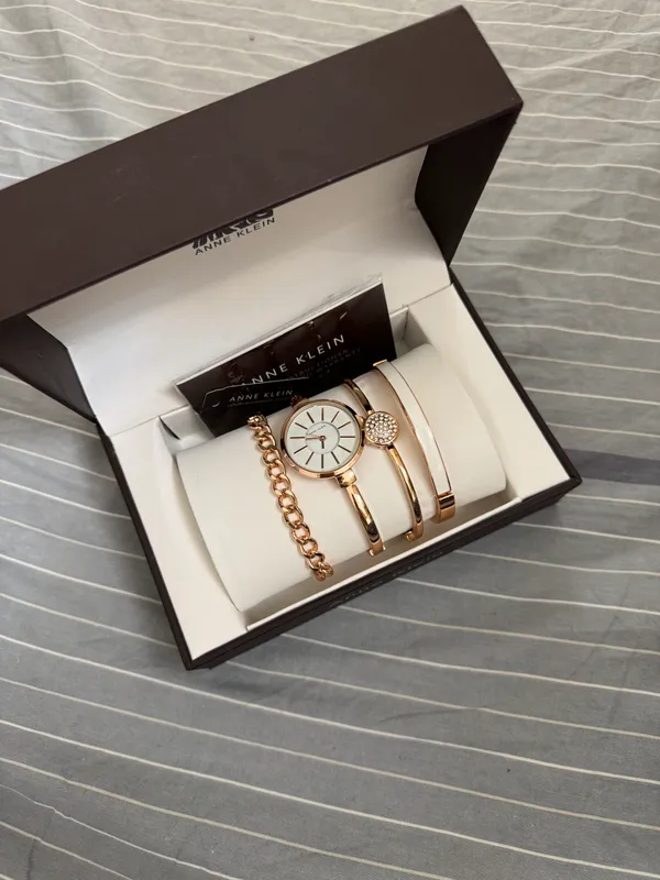 Anne Klein original ayollar soati Narxi: 400 000 1 Anne Klein original ayollar soati Narxi: 400 000 1