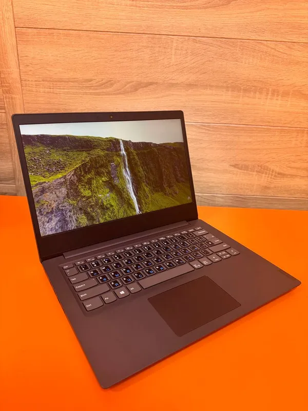 Ноутбук Lenovo V14-IGL — фото 1
