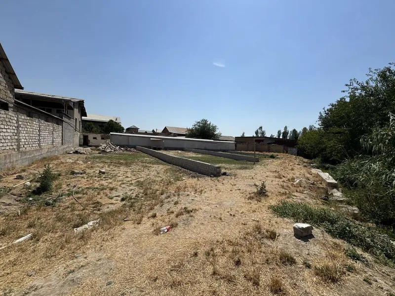 Yer sotiladi Uchqaxramon postan 5-6km krganda