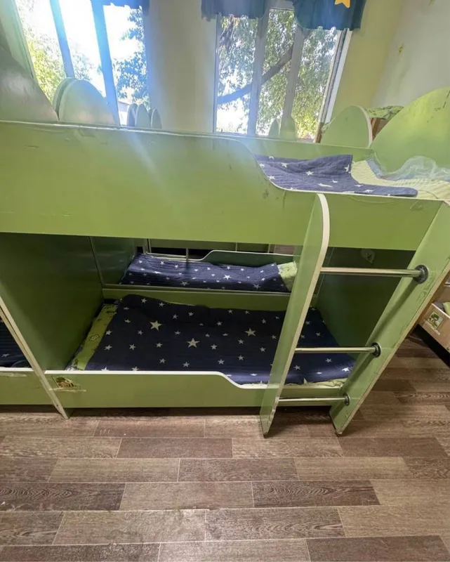 Кроват сотилади 2 этажли