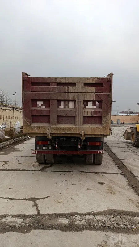 Howo грузоподъёмностью 25 тонн, 2013 год 4 Howo грузоподъёмностью 25 тонн, 2013 год 4