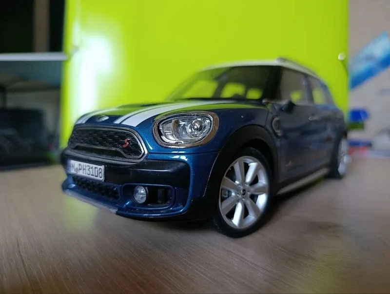 Mini Countryman 1:18 Kyosho б/у — целый корпус, на игру или запчасти — фото 1