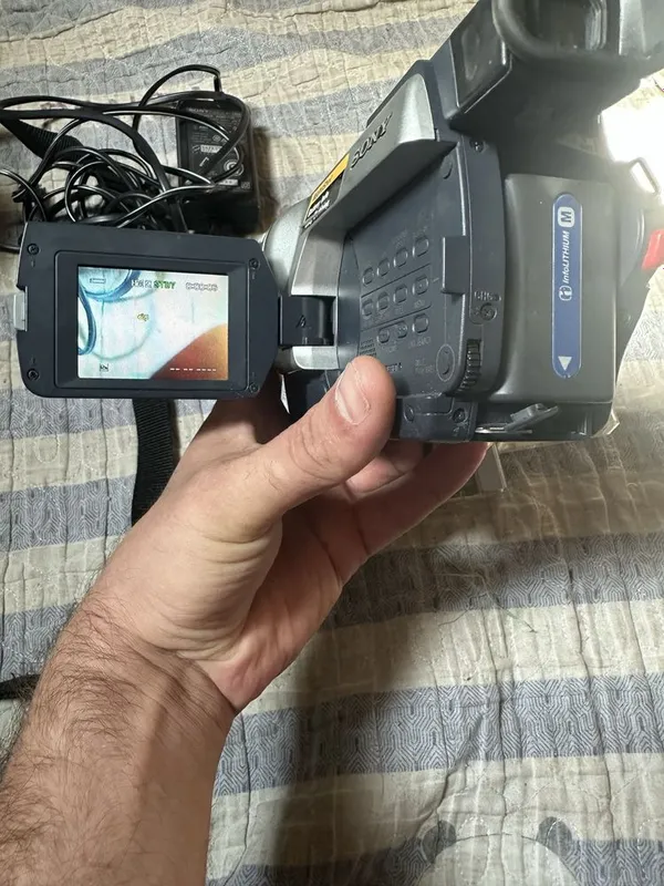 Продам видеокамера Sony Handycam 2 Продам видеокамера Sony Handycam 2