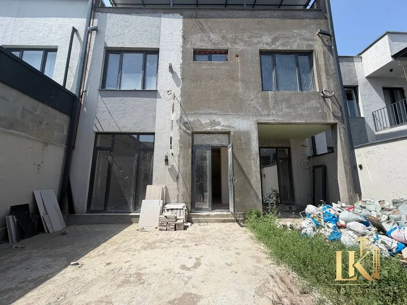 Просторный коттедж 300 м² в комплексе Alfraganus с террасой и подвалом