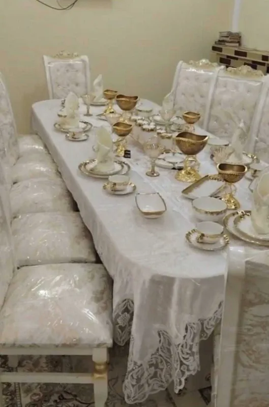Стол и 12 стульев . В гостиную. Почти новый 4