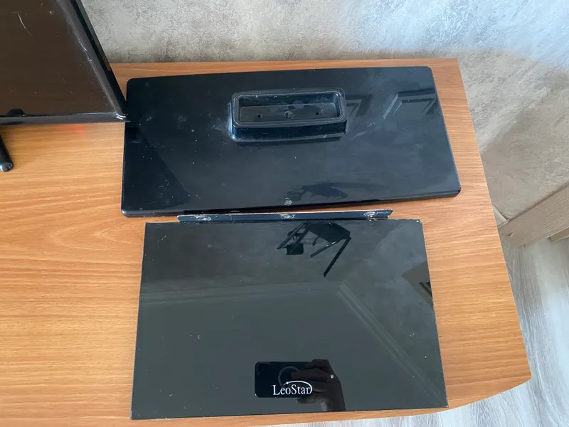 Televizor stoykasi, devor va stol uchun 1 Televizor stoykasi, devor va stol uchun 1