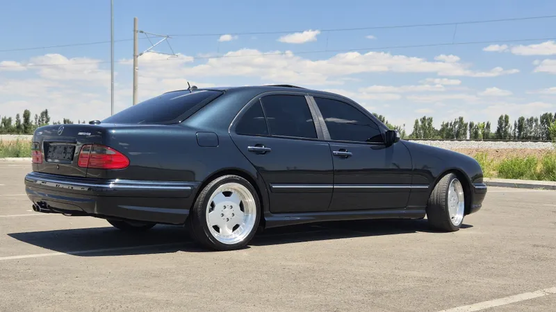 Mercedes Benz W210 E55 AMG 2