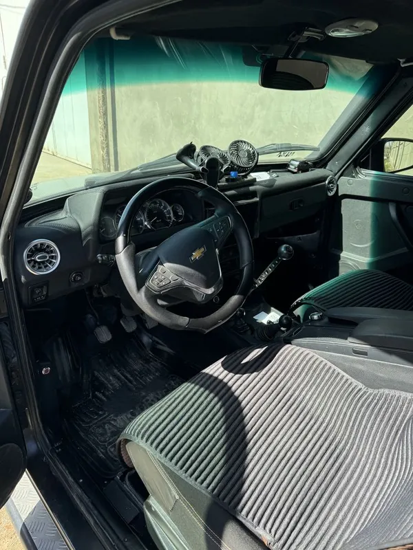 Niva offroadga tayyorlangan qora matviy — фото 2