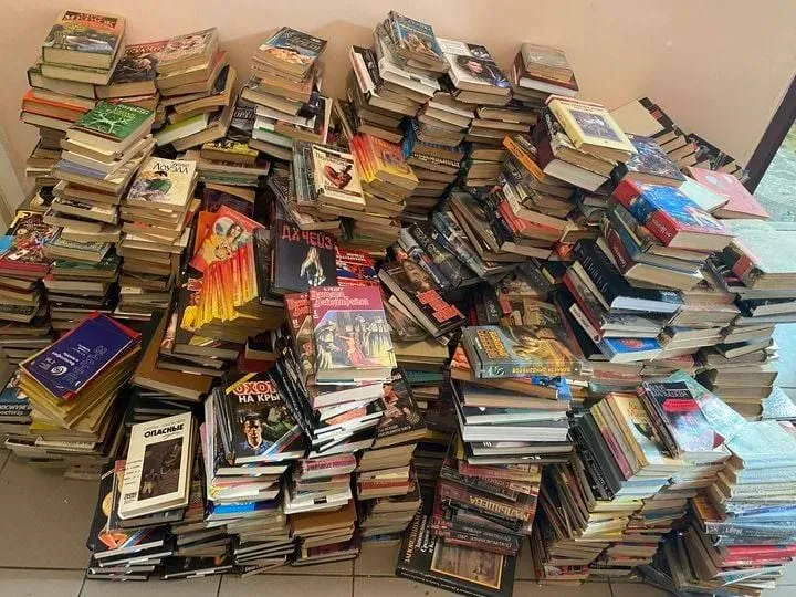 Прием макулатуры.  Только книги. Звоните