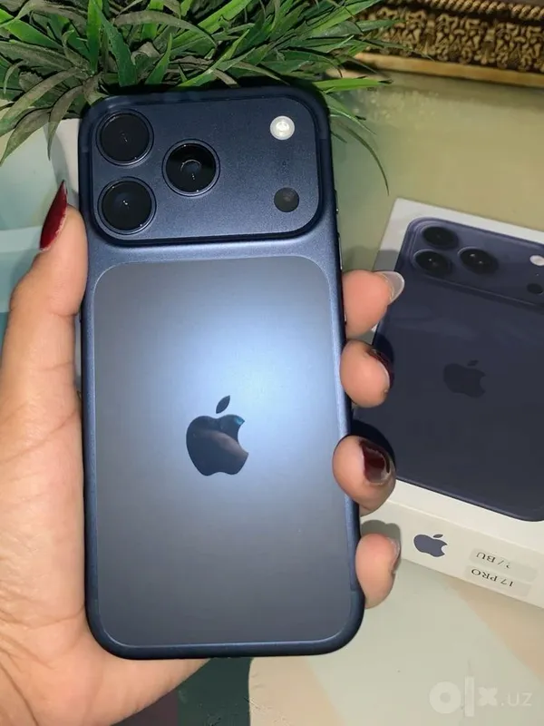 Iphone 17 pro deep blue 1 Iphone 17 pro deep blue 1