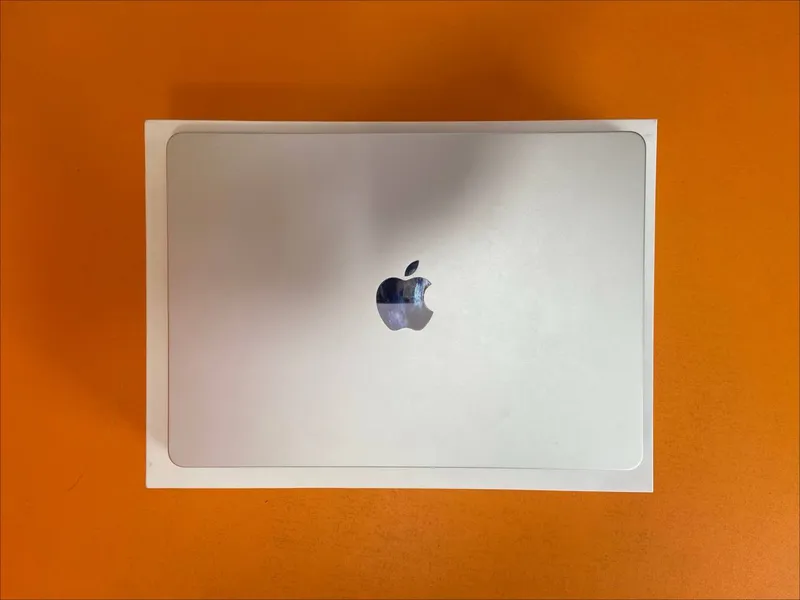 MacBook Air 13" M4 / 16GB / 256GB 3