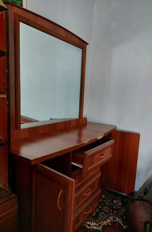 Toshoyna katta koʻzgu stulchasi bilan birga — фото 1