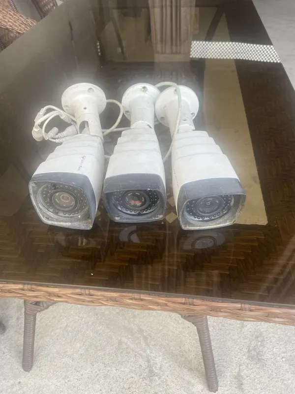 3 ta kamera sotiladi