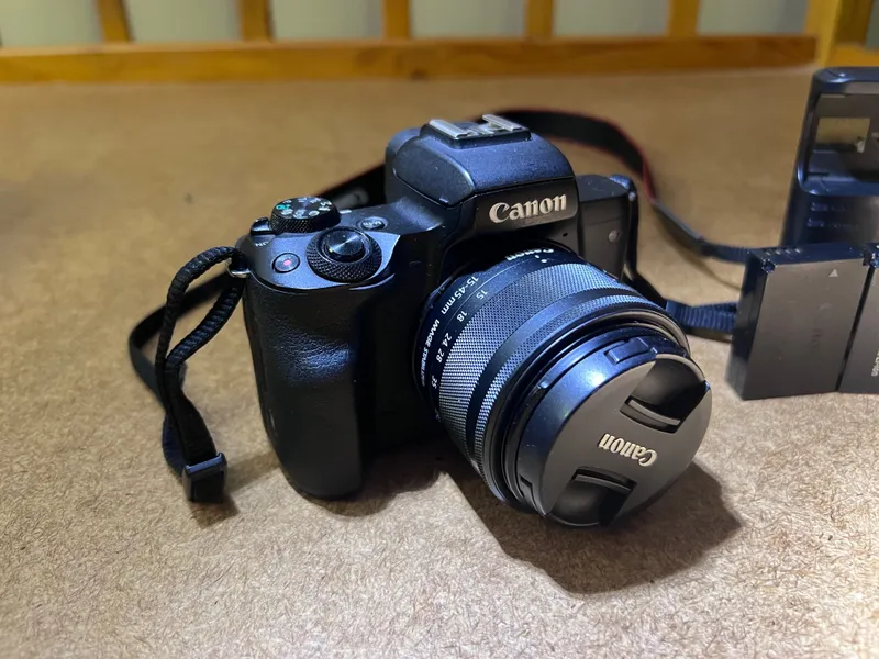 Canon m50 mark i + kit lens + 50mm EF lens + Vitrox EF adapter — фото 3