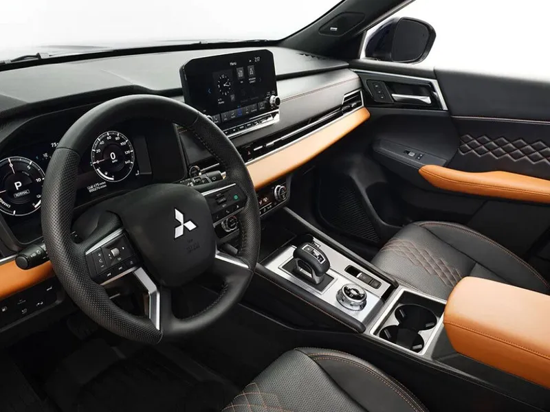 Mitsubishi Outlander — фото 1