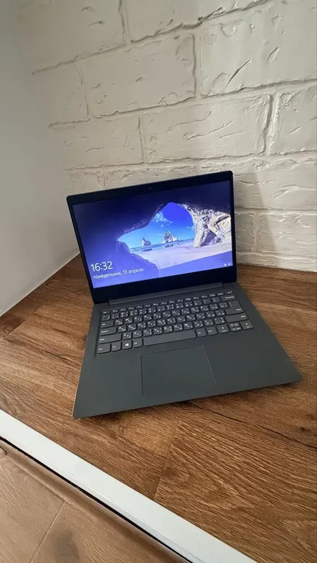 Продаётсяно ноутбук Lenovo V14-IGL (82C2) — фото 1