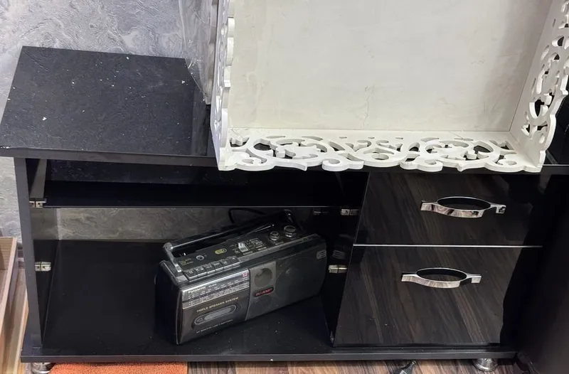 SHOSHILINCH BEPUL beraman: devor shkafi, televizor tagligi 3