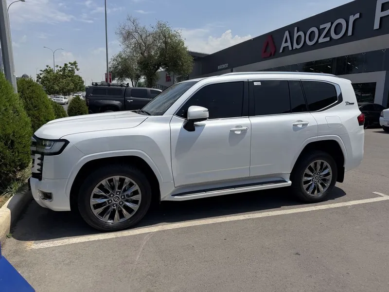 Toyota Land Cruiser 300 3.5 V6 2023 2 Toyota Land Cruiser 300 3.5 V6 2023 2