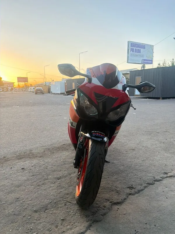 Honda CBR1000rr 6 Honda CBR1000rr 6