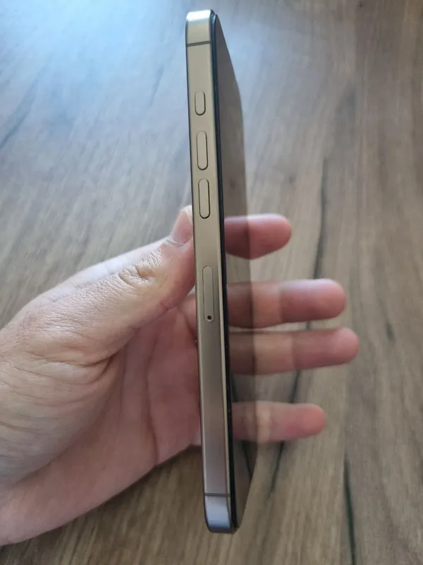 Iphone 16 Pro Max — фото 2
