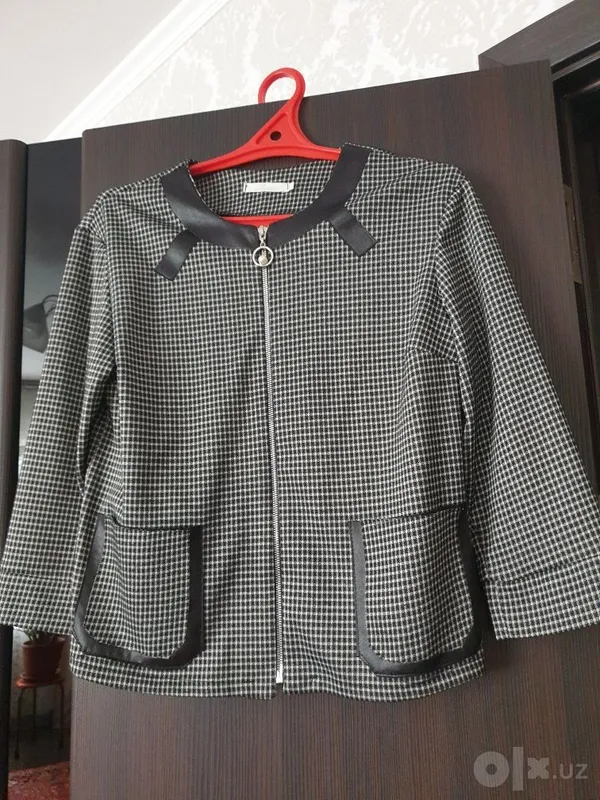 Продаю костюм,юбка и кофта на молнии. 1 Продаю костюм,юбка и кофта на молнии. 1