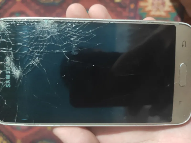 Samsung: экран разбит, не включается, можно починить, экран 100m 1 Samsung: экран разбит, не включается, можно починить, экран 100m 1
