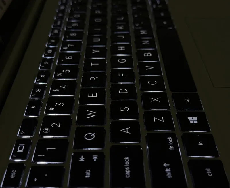 HP EliteBook — i7 10610U / 256GB M.2 Nvme SSD — фото 5