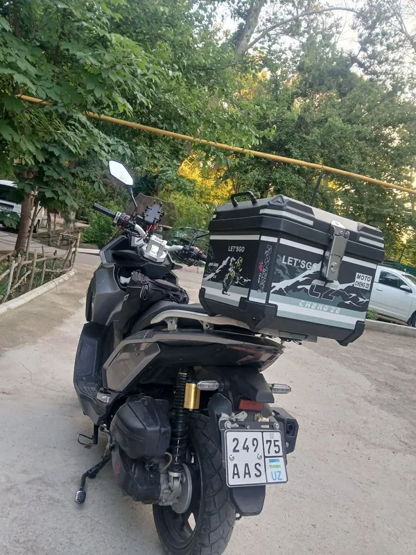 Skuter n max x max yamaha 180 kub 4