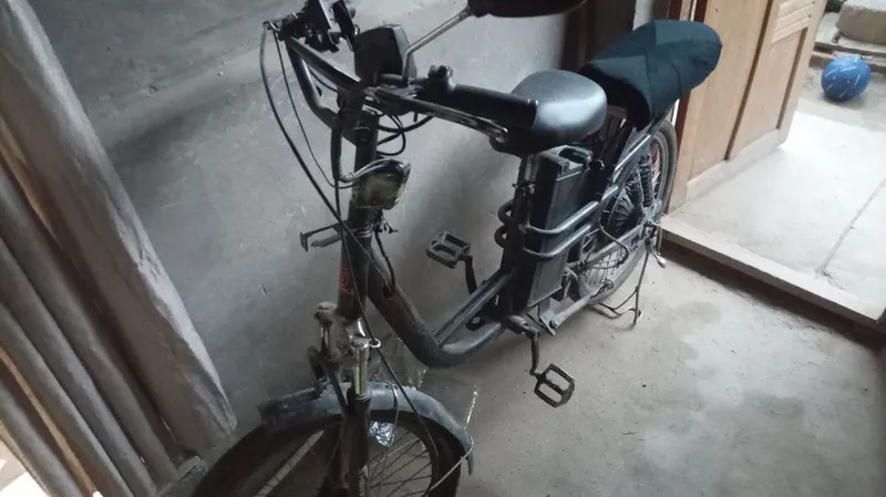 veloskuter 2 ta batareka bilan 1