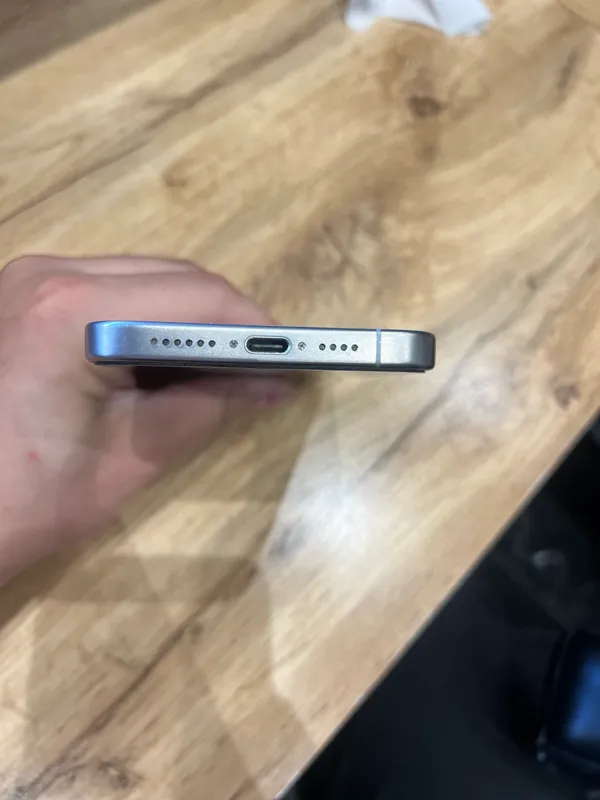 Iphone 15 pro max 4