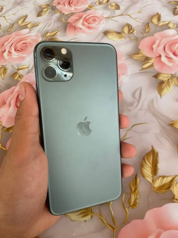 Iphone 11 pro max sotiladi srochna