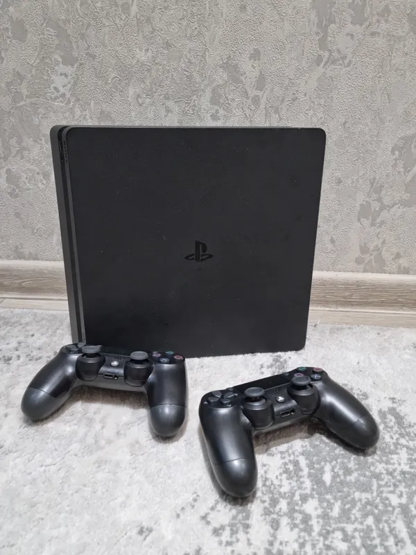 Playstation 4 Slim 1