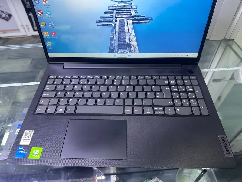 Бывший в употреблении ноутбук Lenovo 3 Бывший в употреблении ноутбук Lenovo 3