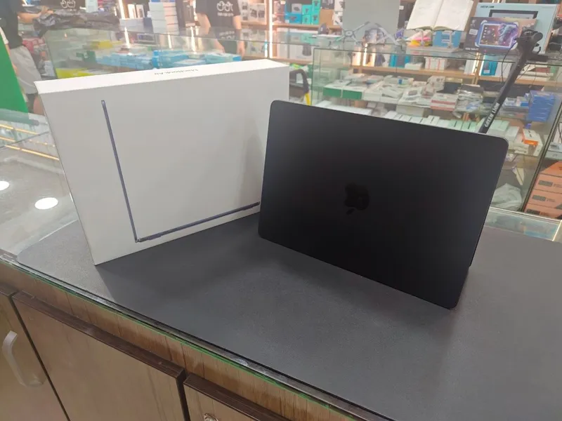 Apple MacBook Air 13" (M4) 2 Apple MacBook Air 13" (M4) 2