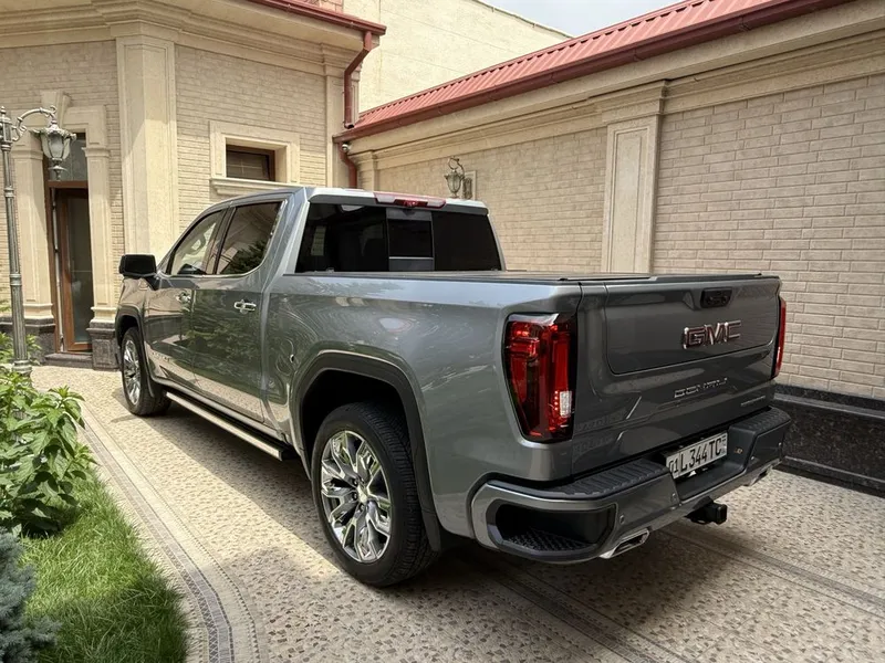GMC Sierra Denali 6.2 L 2 GMC Sierra Denali 6.2 L 2