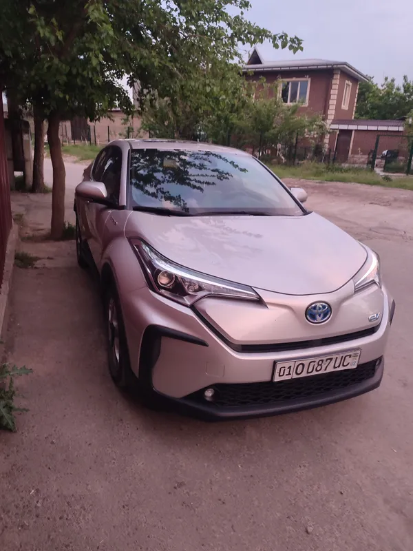 Логотип эмблема Toyota CH-R 2022года электро — фото 2