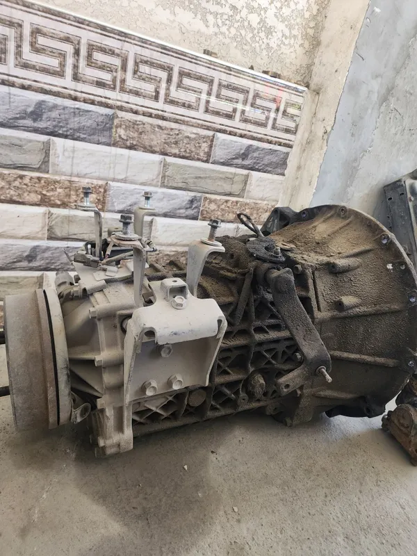 Isuzu aftobus balka zadnimos karobka 4 Isuzu aftobus balka zadnimos karobka 4