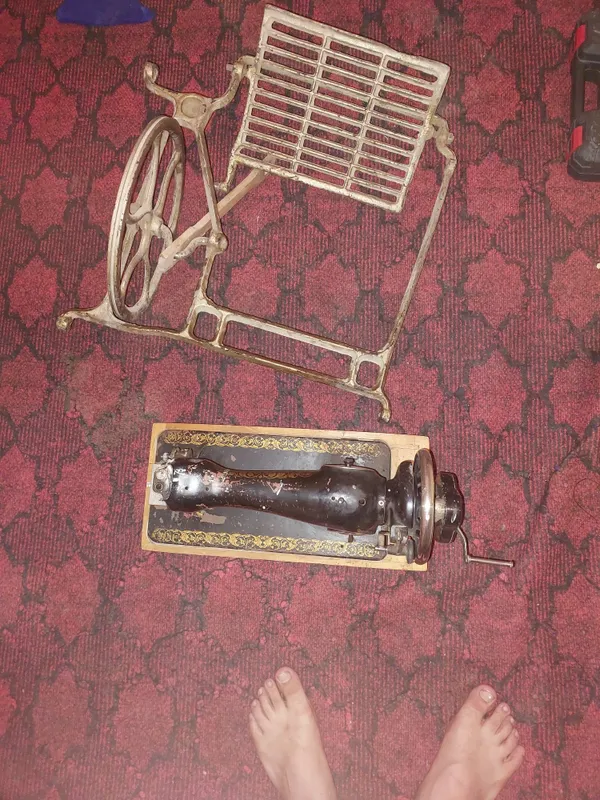 Tikuv mashinasi SSSR davri ishlab chiqarilgan 2 Tikuv mashinasi SSSR davri ishlab chiqarilgan 2