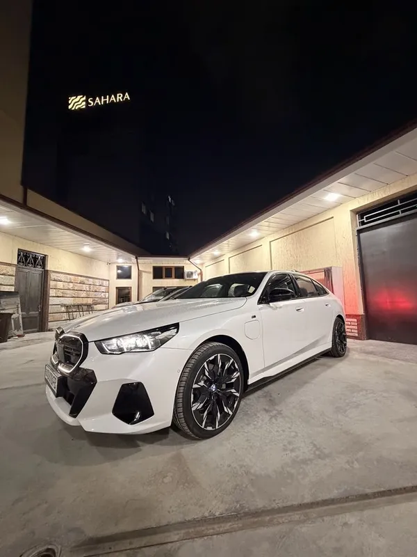 BMW i5 3.5L m sport + доп опция — фото 2