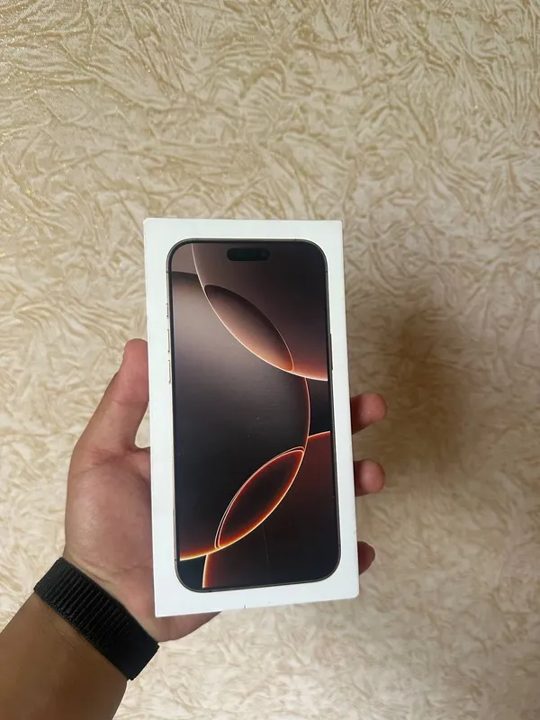 Коробка iPhone 16 Pro Max 2
