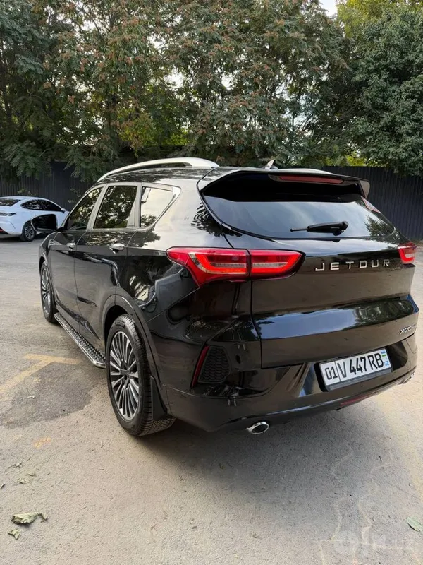 Срочно продается машина Jetour X70 flagship eng fulli 4 Срочно продается машина Jetour X70 flagship eng fulli 4