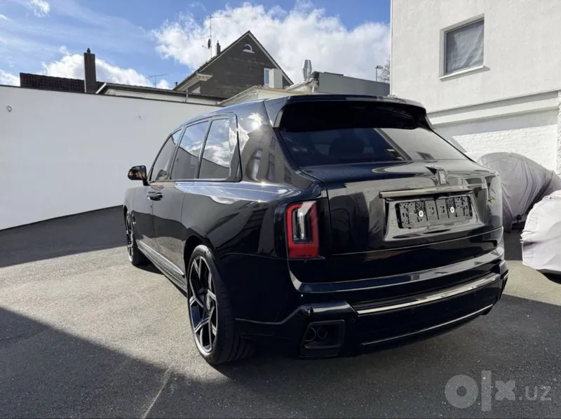 Rolls-Royce Cullinan Black Badge 2026 4 Rolls-Royce Cullinan Black Badge 2026 4