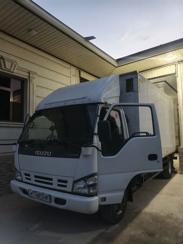 Isuzu сотилади 2015 йил холати аьло 3 Isuzu сотилади 2015 йил холати аьло 3