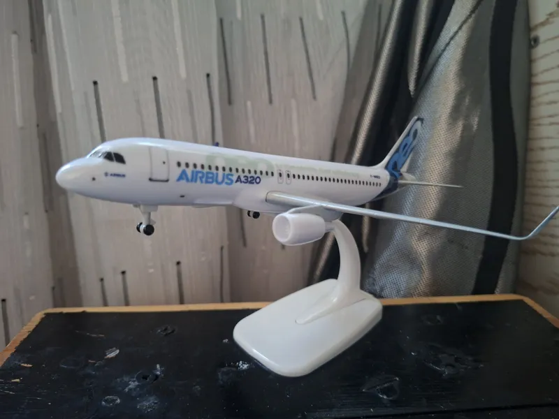 Airbus A320neo samolyotining firma liveriyasidagi modelchasini sotaman 3 Airbus A320neo samolyotining firma liveriyasidagi modelchasini sotaman 3