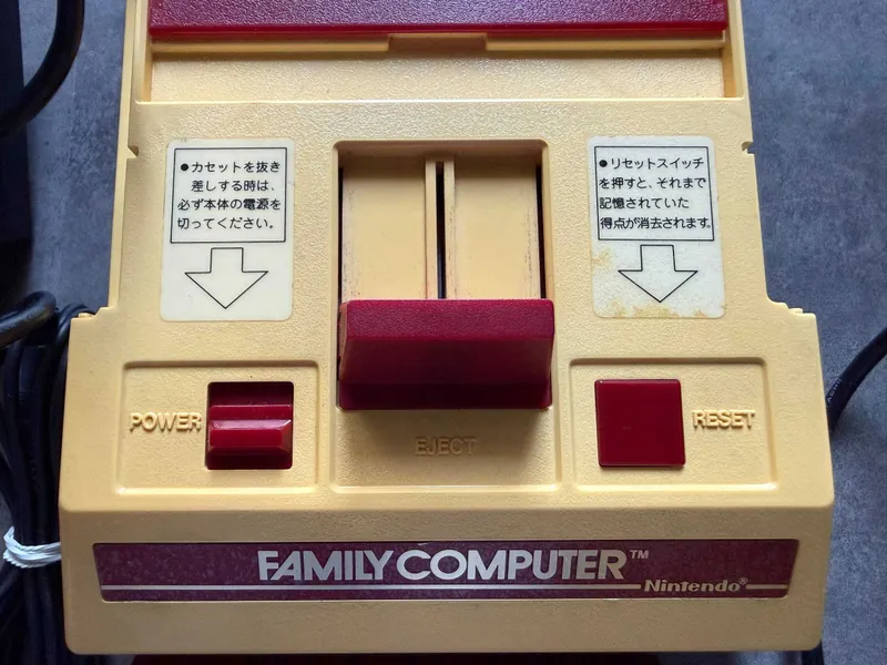 Nintendo Famicom 8 BIT ( Dendy ) 2 Nintendo Famicom 8 BIT ( Dendy ) 2