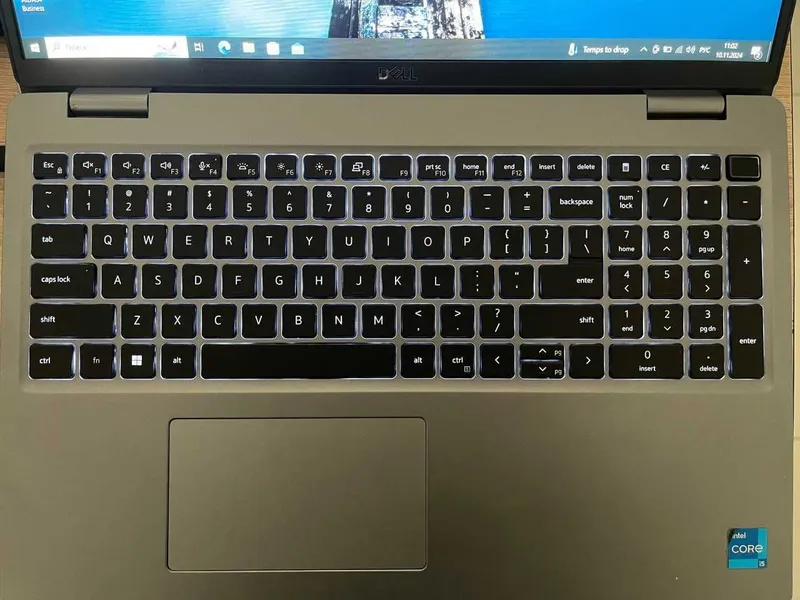 DELL Precision 3560 Intel Core i5-1145G7 озу8гб 256ssd 4 DELL Precision 3560 Intel Core i5-1145G7 озу8гб 256ssd 4